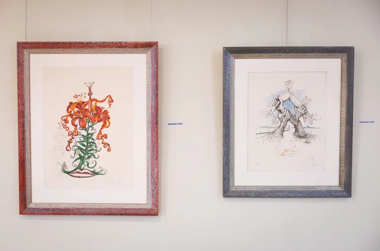 Näitusel oli kaks Salvador Dalí teost.