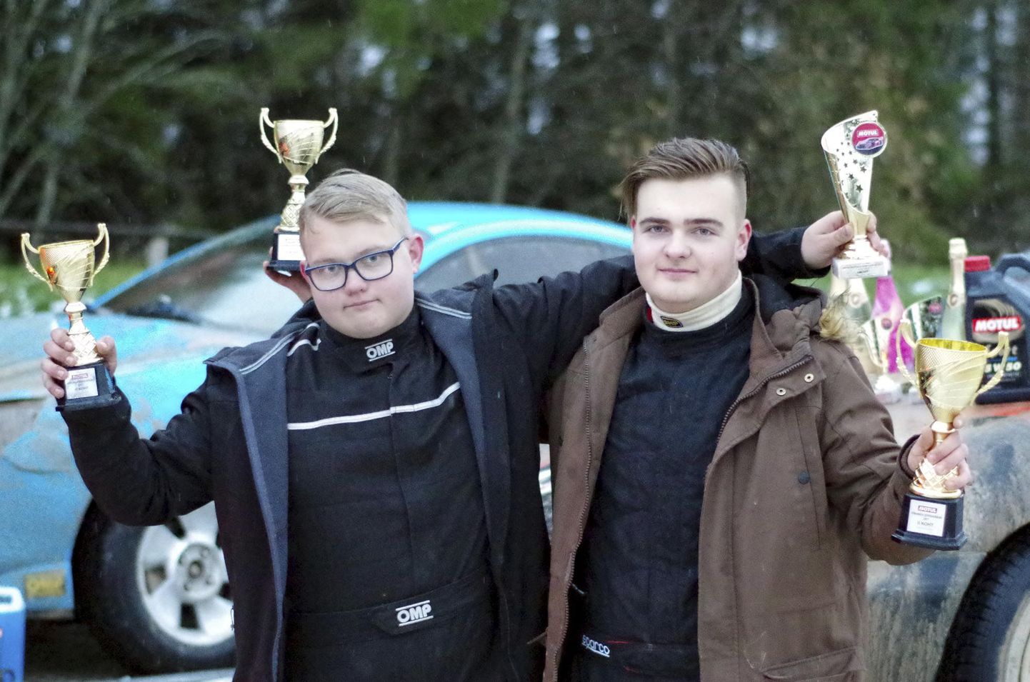 Viljandimaa noormehed Kevin Allik (paremal) ja Rainis Tiri tegid Misso rallikrossirajal kiiret sõitu ning pääsesid omas võistlusarvestuses pjedestaalile.