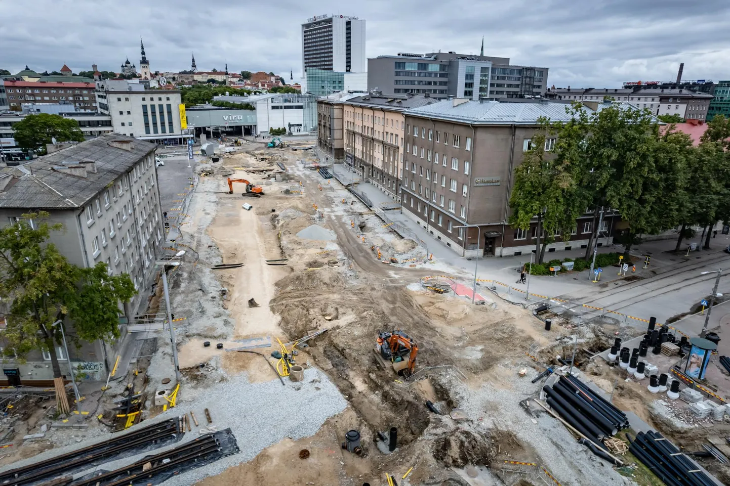 Pole sugugi imelik, kui keset päist päeva tööplatsil ühtki töömeest pole – vahel peabki ootama, et näiteks betoon kivistuks.