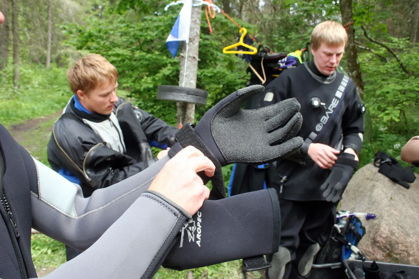 Sukeldumine Äntu järves. Fotol instruktorid Martti Raavel ja Märt Maiste