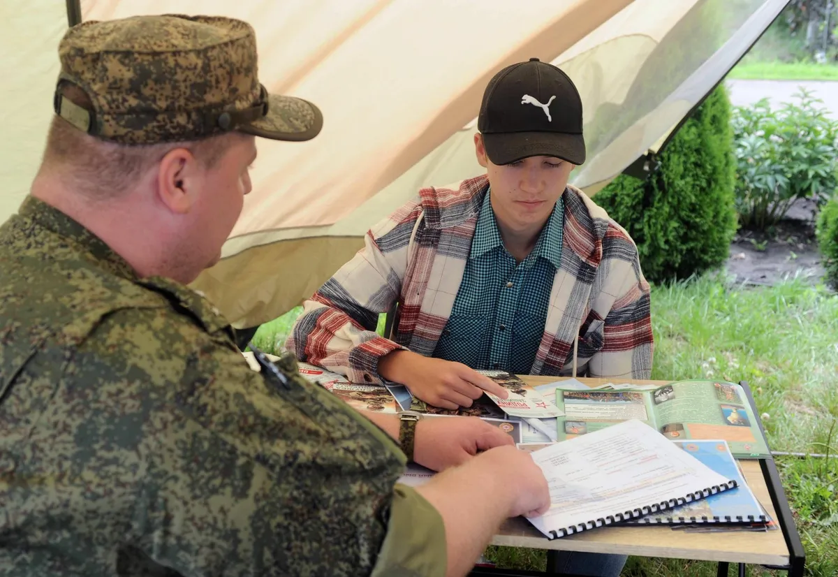 Vene armee värbamispunkt Tambovi linnas 9. juulil 2023.