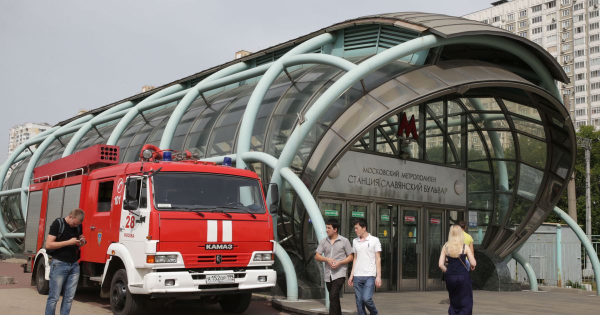 Безопасно ли метро. Катастрофа в Московском метрополитене 2014. Парк Победы Славянский бульвар. Славянский бульвар Москва. Катастрофы в Московском метро.