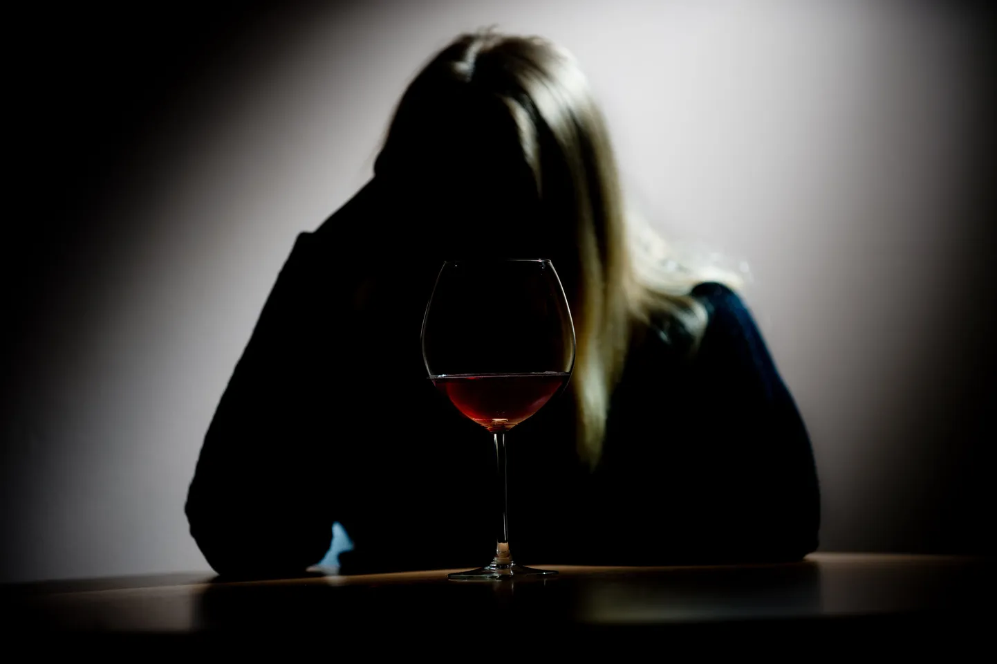 Alkoholism võtab aina enam võimust noorte naiste seas.