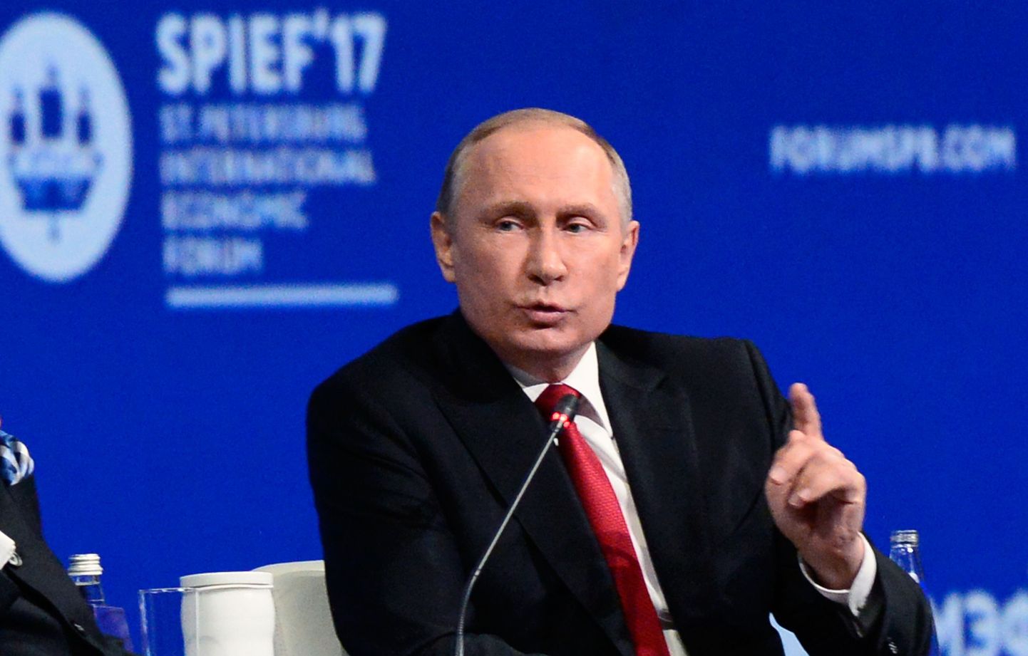 Vladimir Putin Peterburi majandusfoorumil.