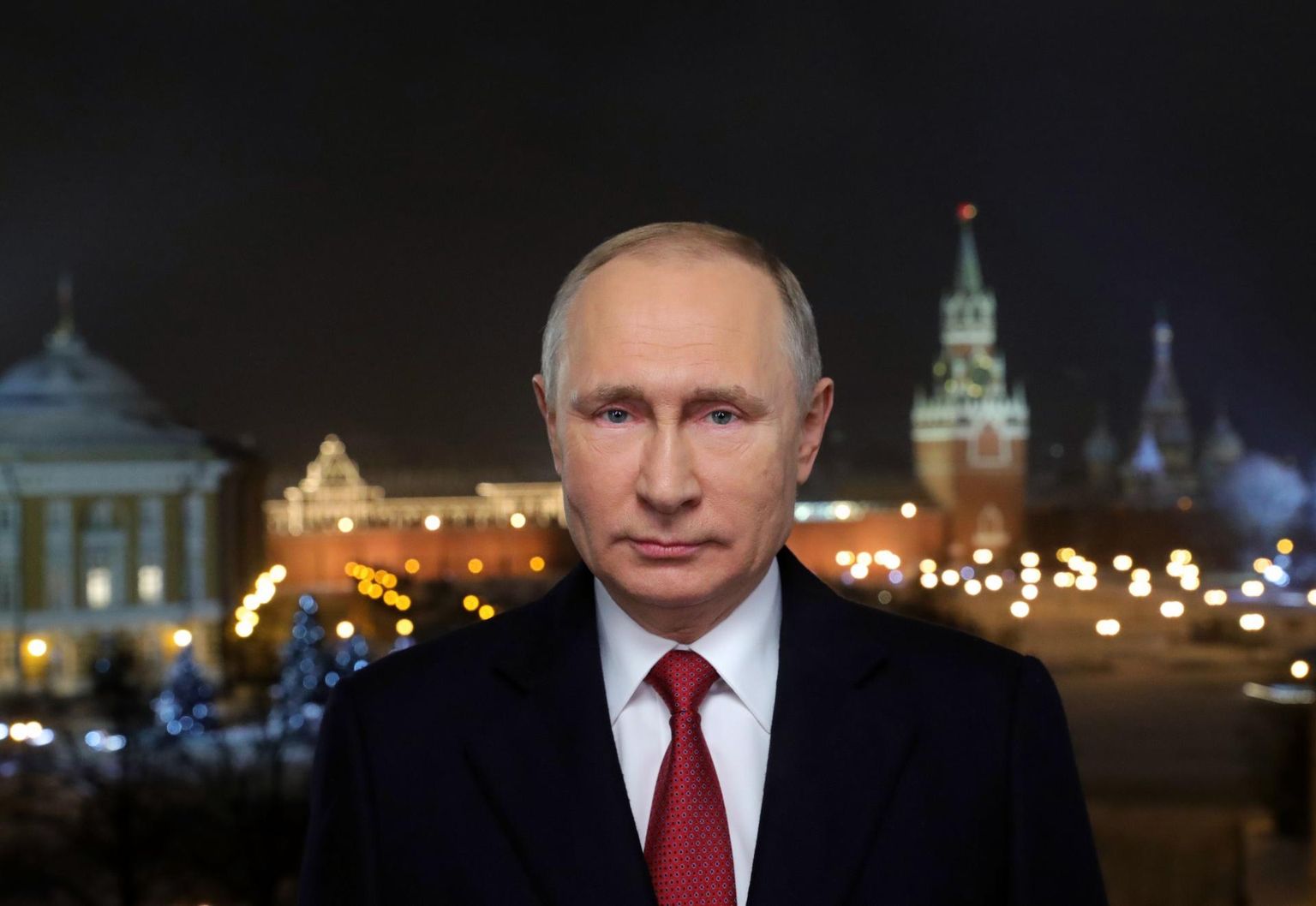 Владимир Путин должен отвоевать доверие к себе, правительству и "Единой России", иначе это грозит проблемами при передаче власти.
