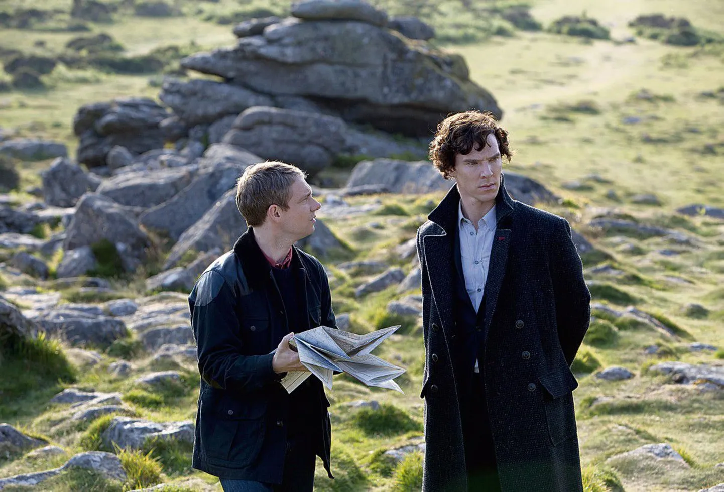 Vanad nimed, uued näod: seriaalis «Sherlock» lahendavad kriminaalseid juhtumeid uurija Sherlock Holmes (paremal, Benedict Cumber-
batch) ja tema ustav abiline dr John Watson (Martin Freeman).