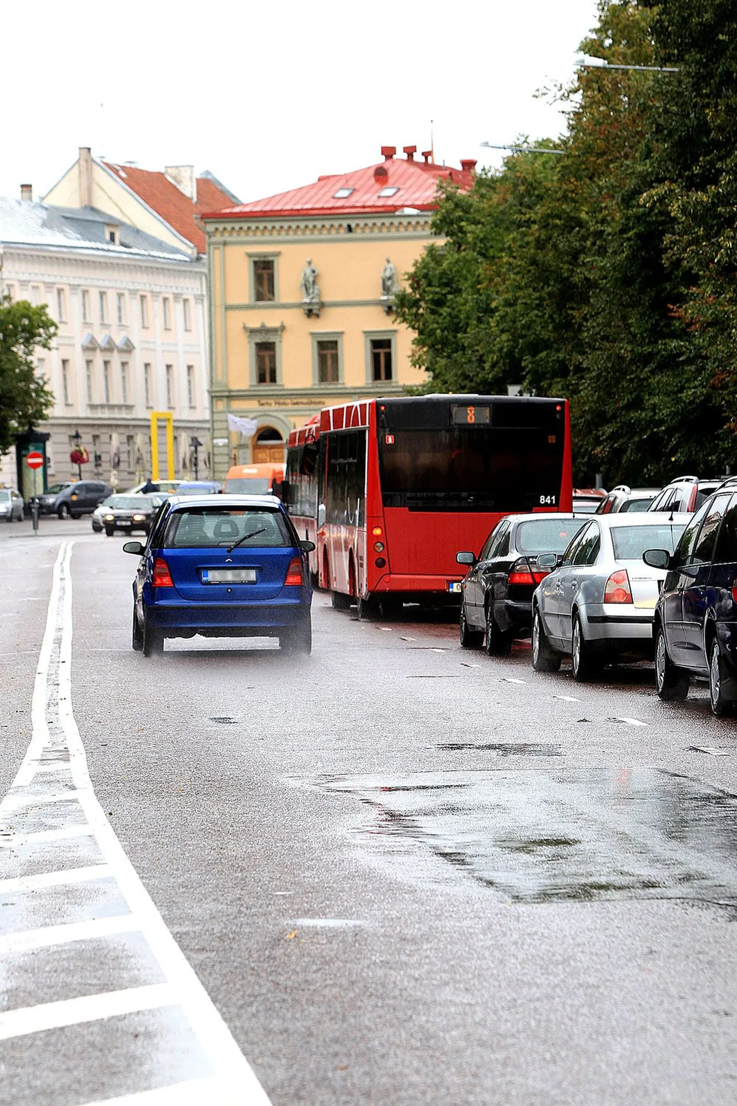 Vabaduse puiesteel oli liiklus hangunud ka eile keskpäeval, tipptundidest rääkimata.