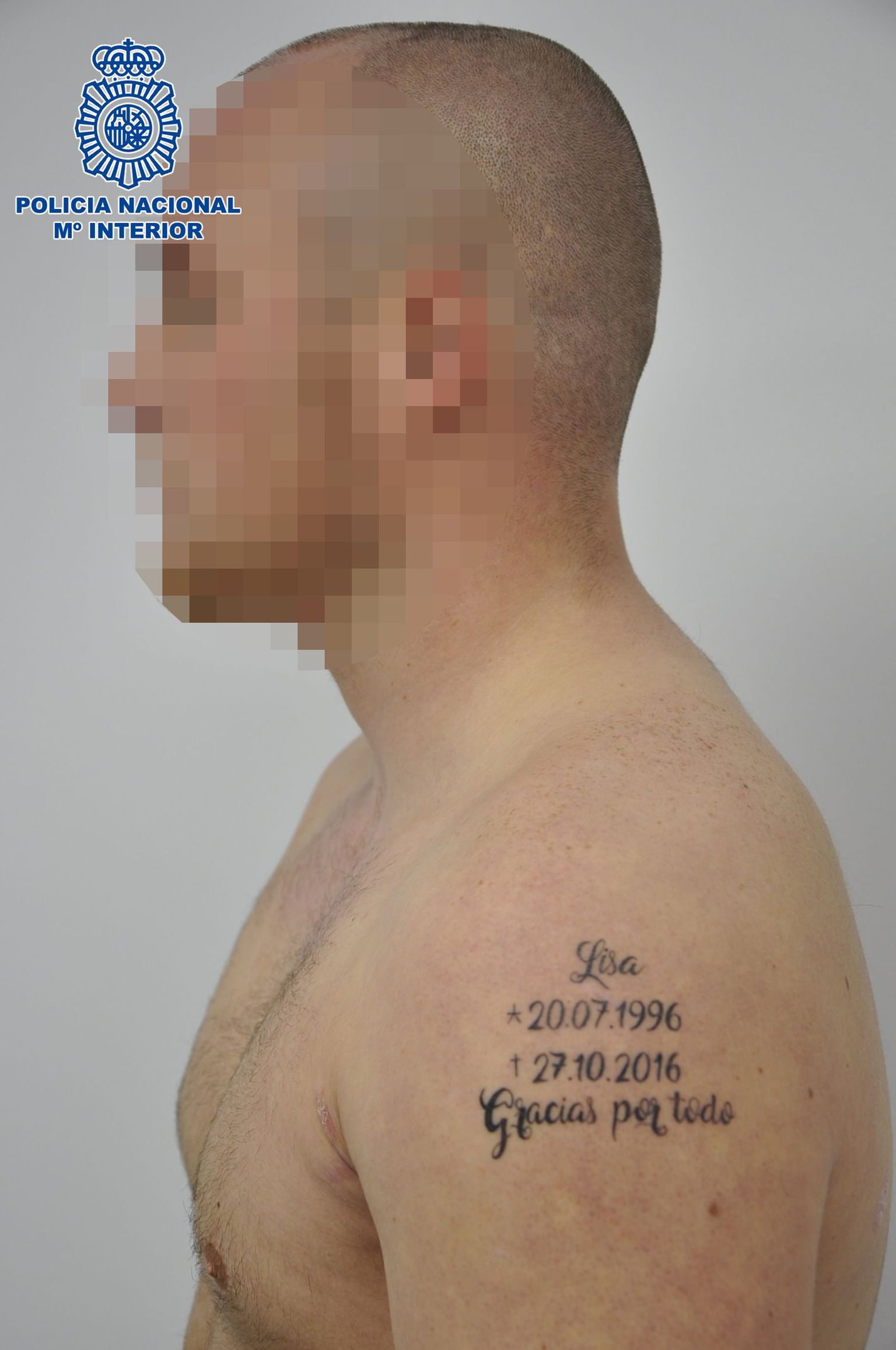 Hispaania politsei avaldatud foto kahtlusalusest Saksa kodanikust ja tema tätoveeringust