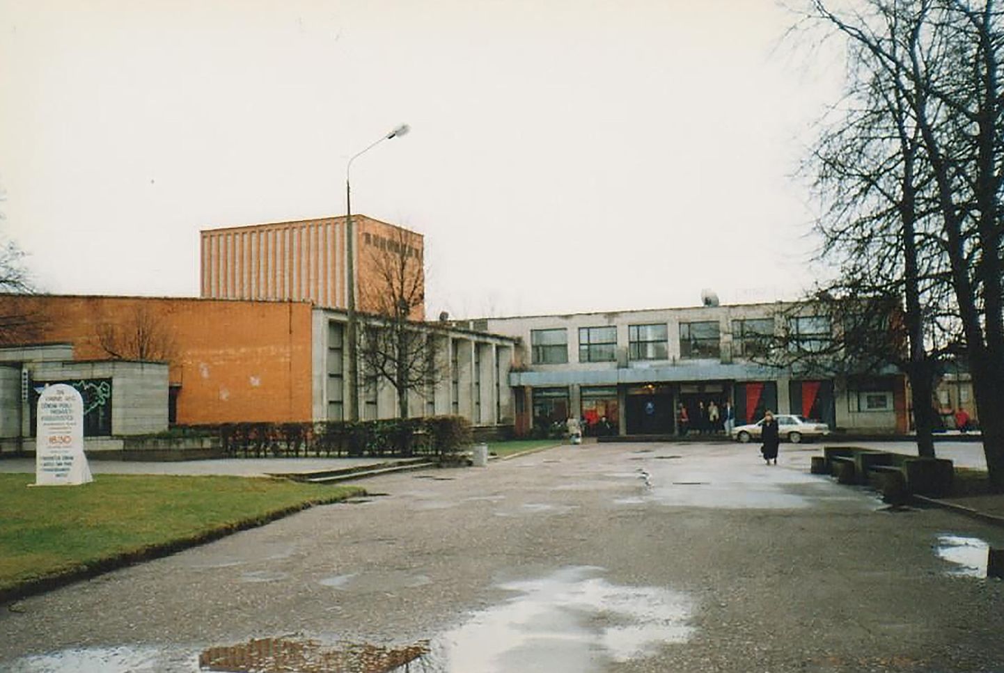 POPP PEOPAIK: Juulis 1993 avati endise kino Oktoober ruumides ööklubi Scala, mis oli Eestis esimesi omataolisi.