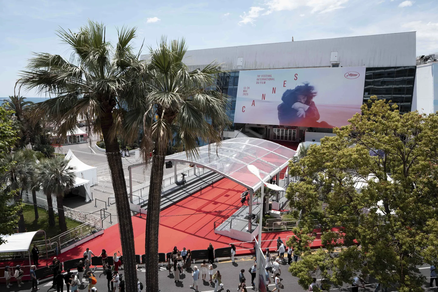 Punane vaip cannes'i filmifestival Palais des Festivals'i juures 24. mail 2025. aastal.