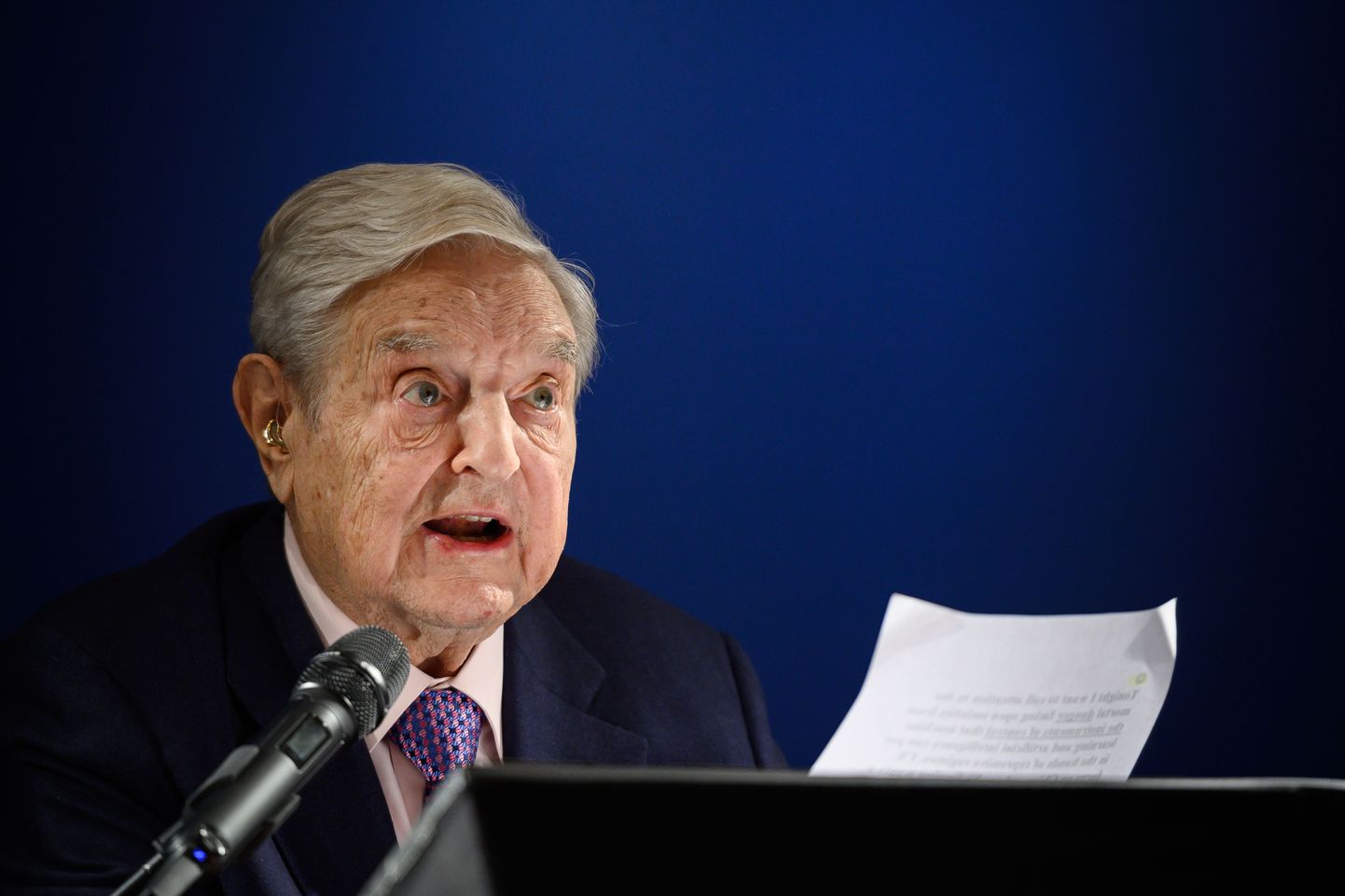 George Soros oma Davosi kõne ajal.