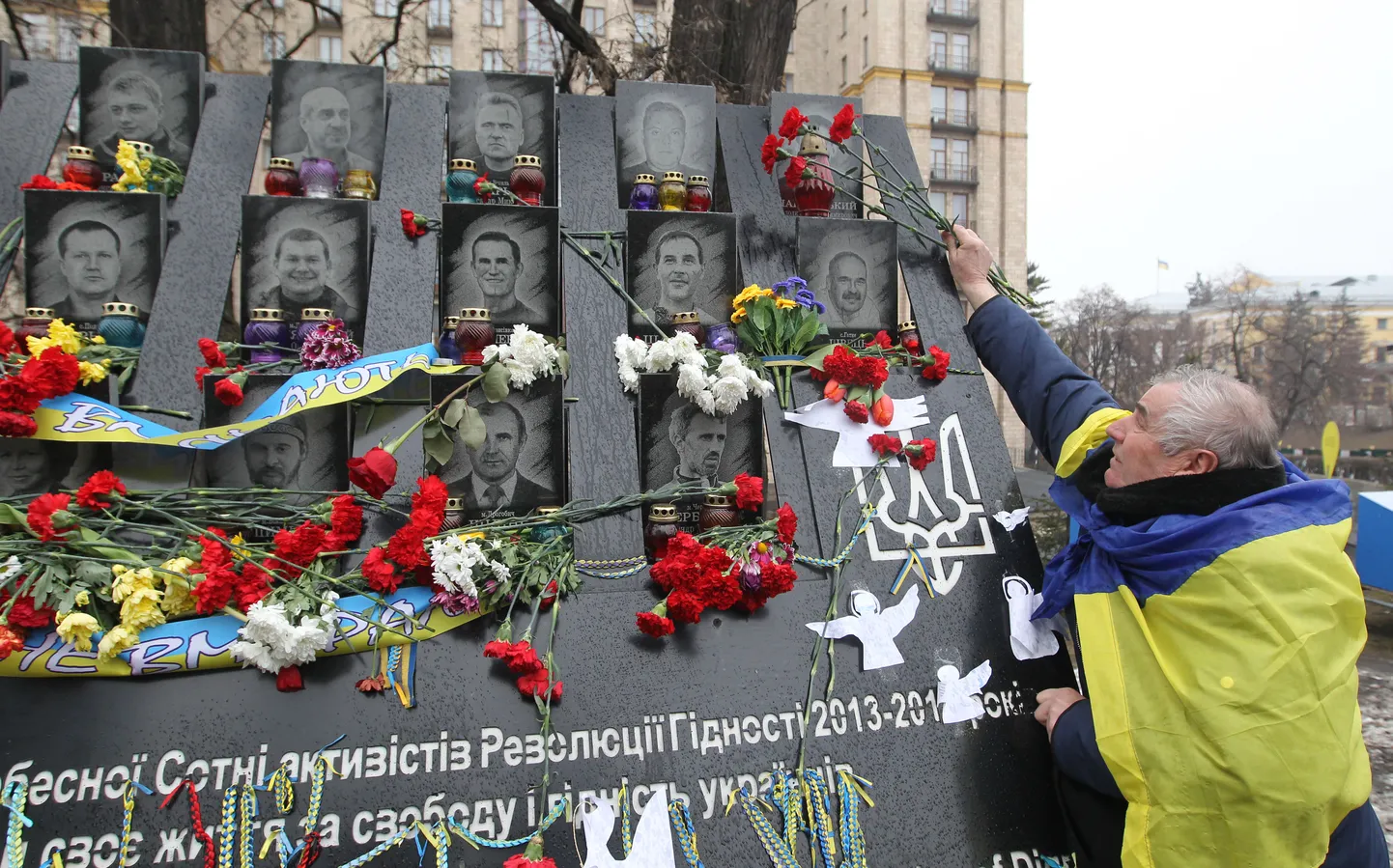 Maidani ohvrite mälestusmärk Kiievis.