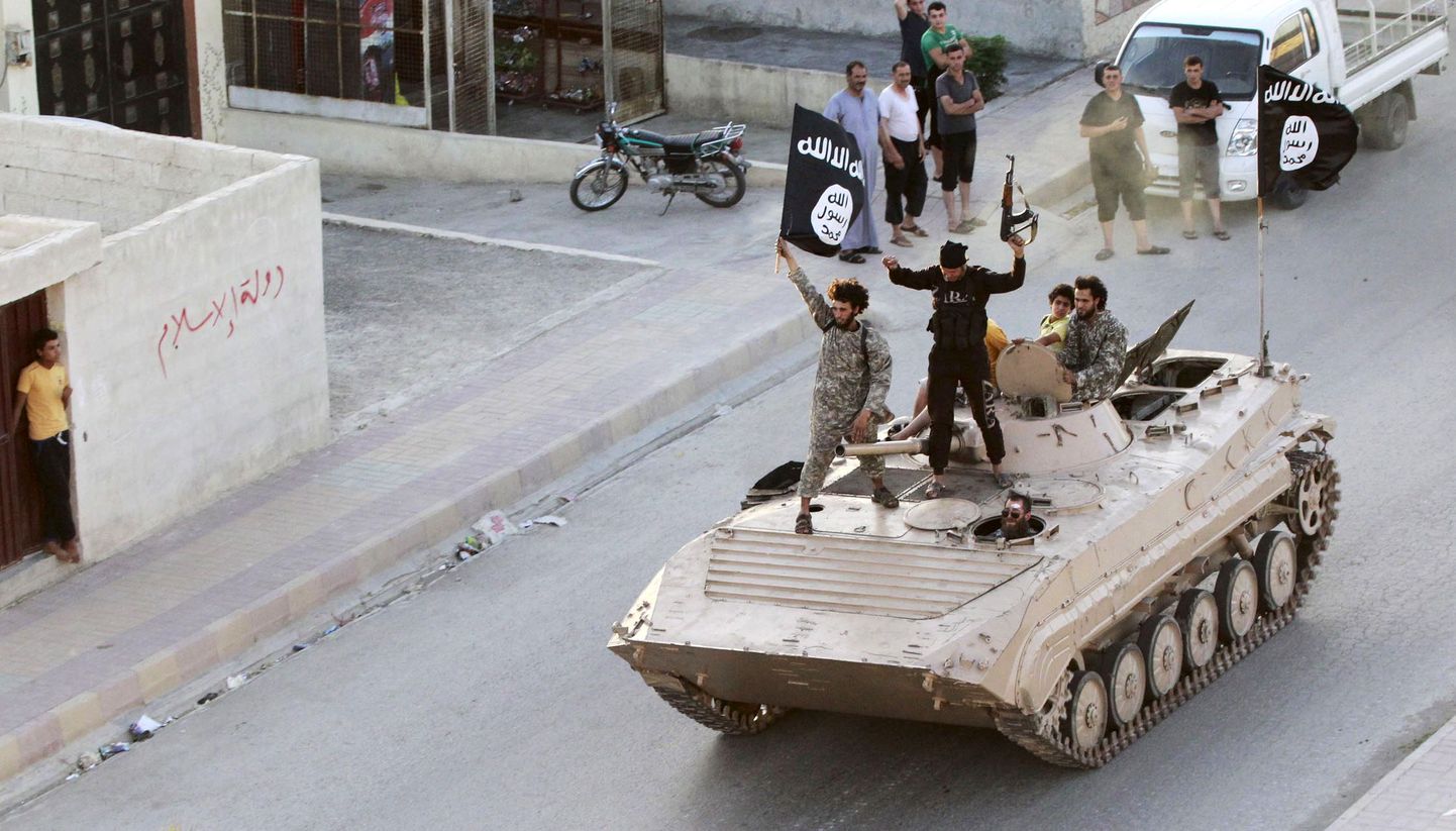 ISISe võitlejad Raqqas.