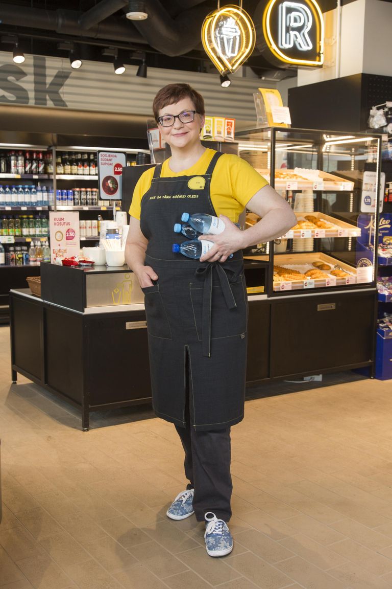 R-kioski frantsiisipidaja Evi Laurimann otsustas iseseisvalt kohvikupidamise lõpetada just seetõttu, et klienditeenindajaid ei olnud kuskilt võtta.