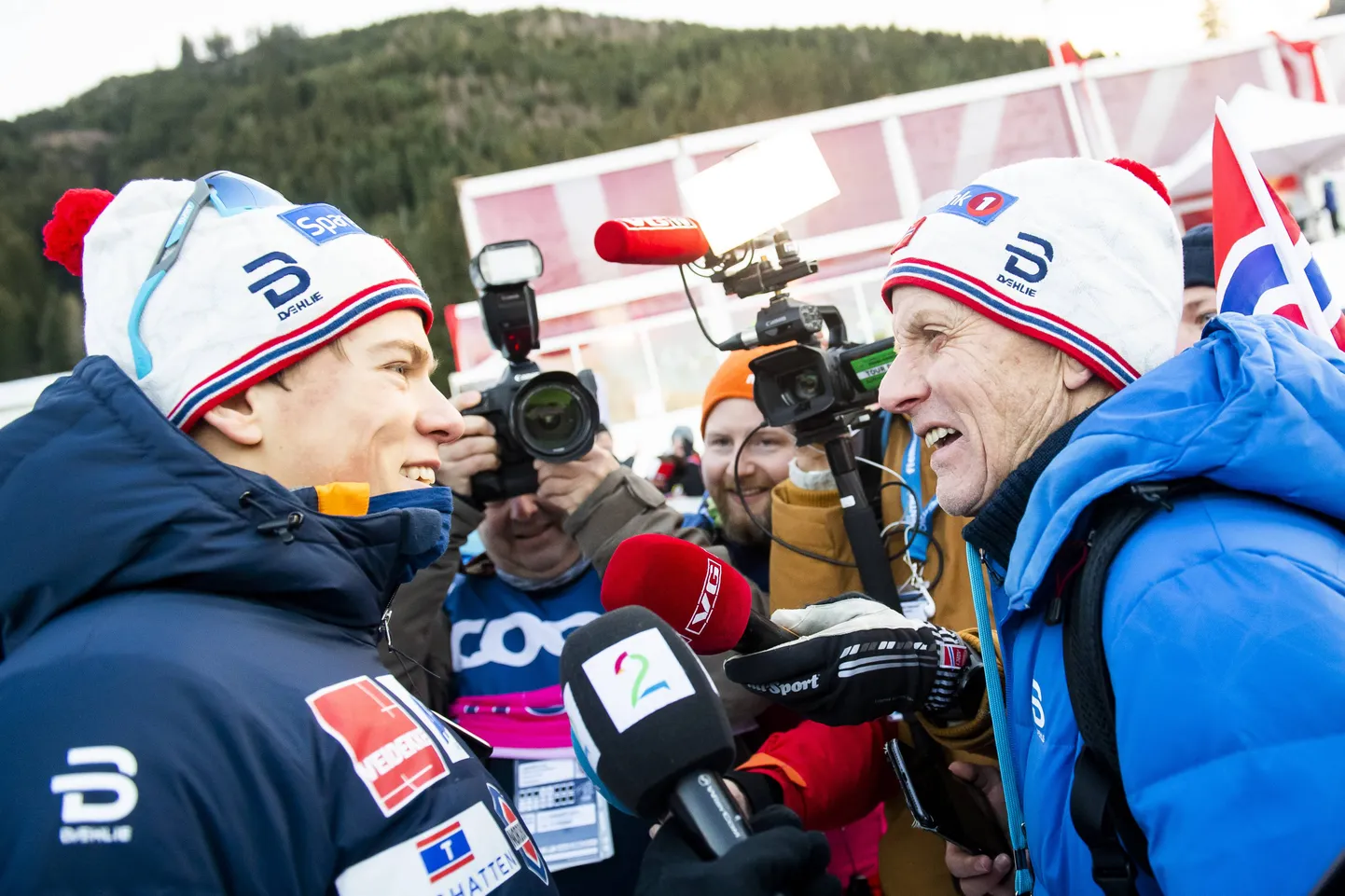 Johannes Hösflot Kläbo (vasakul) ja vanaisa Kare Hösflot.