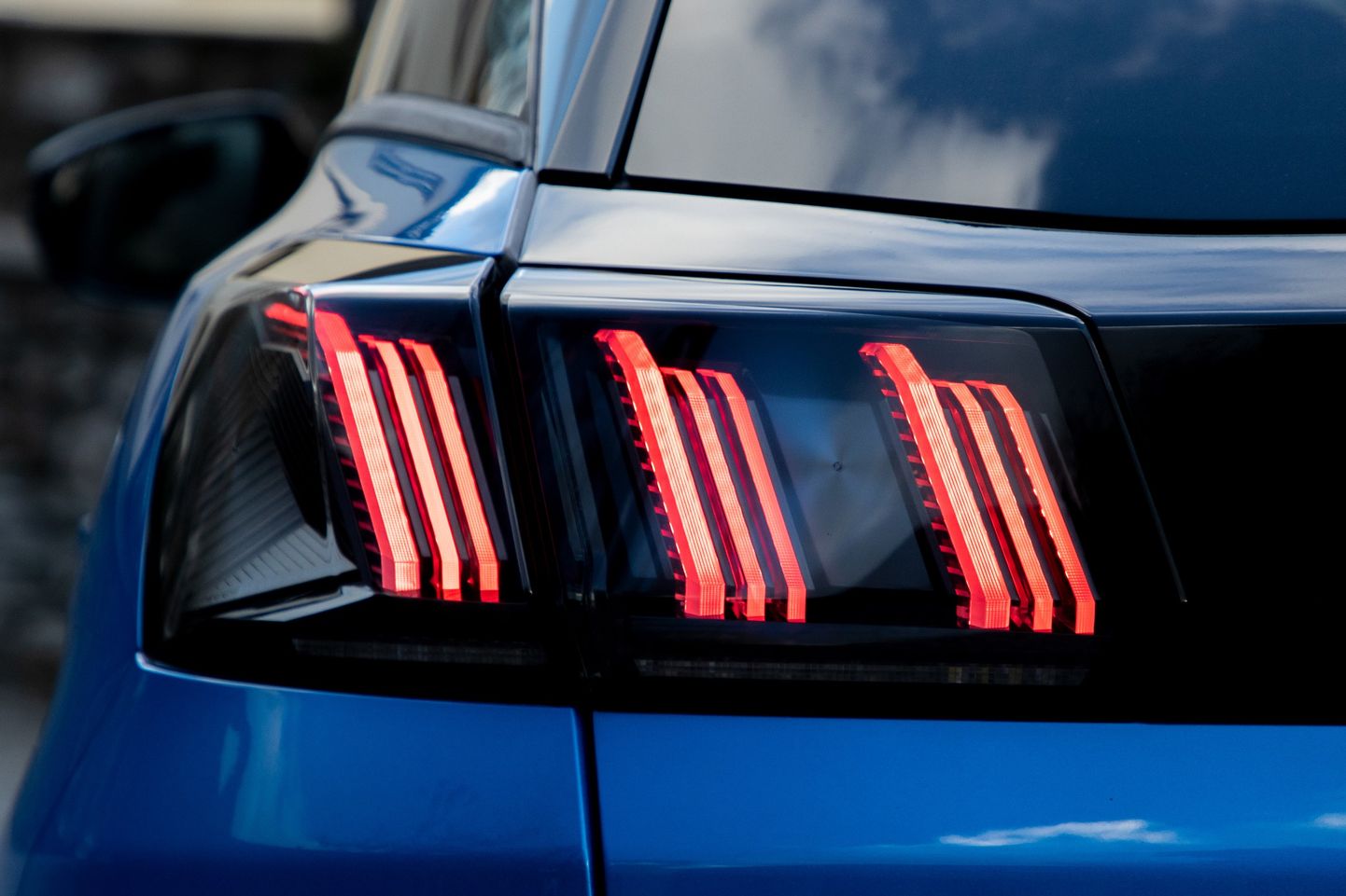 Peugeot automašīnas aizmugurējais lukturis