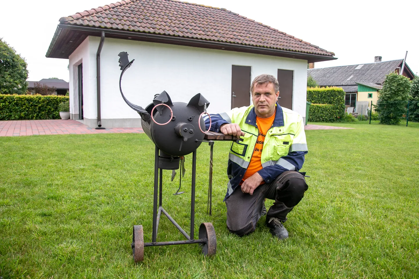 Meistrimees Mati Burm ja sigagrill.