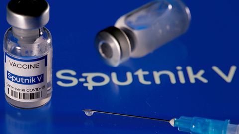 Двойная вакцинация: что делать жителям ЕС, привитым "Спутником"?