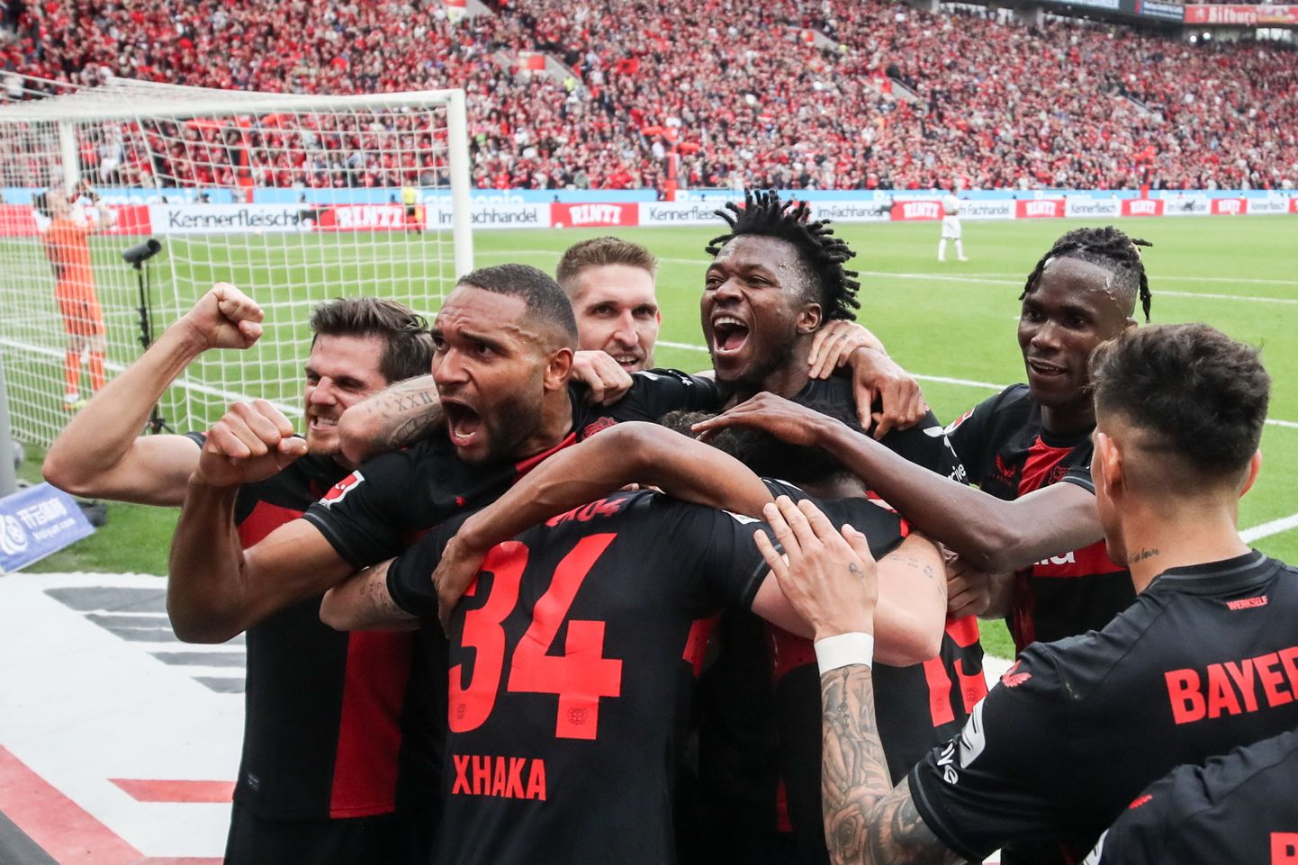 Bayeri Leverkusen krooniti viimaks Saksamaa meistriks ja sellega vabaneti pikalt püsinud needusest.