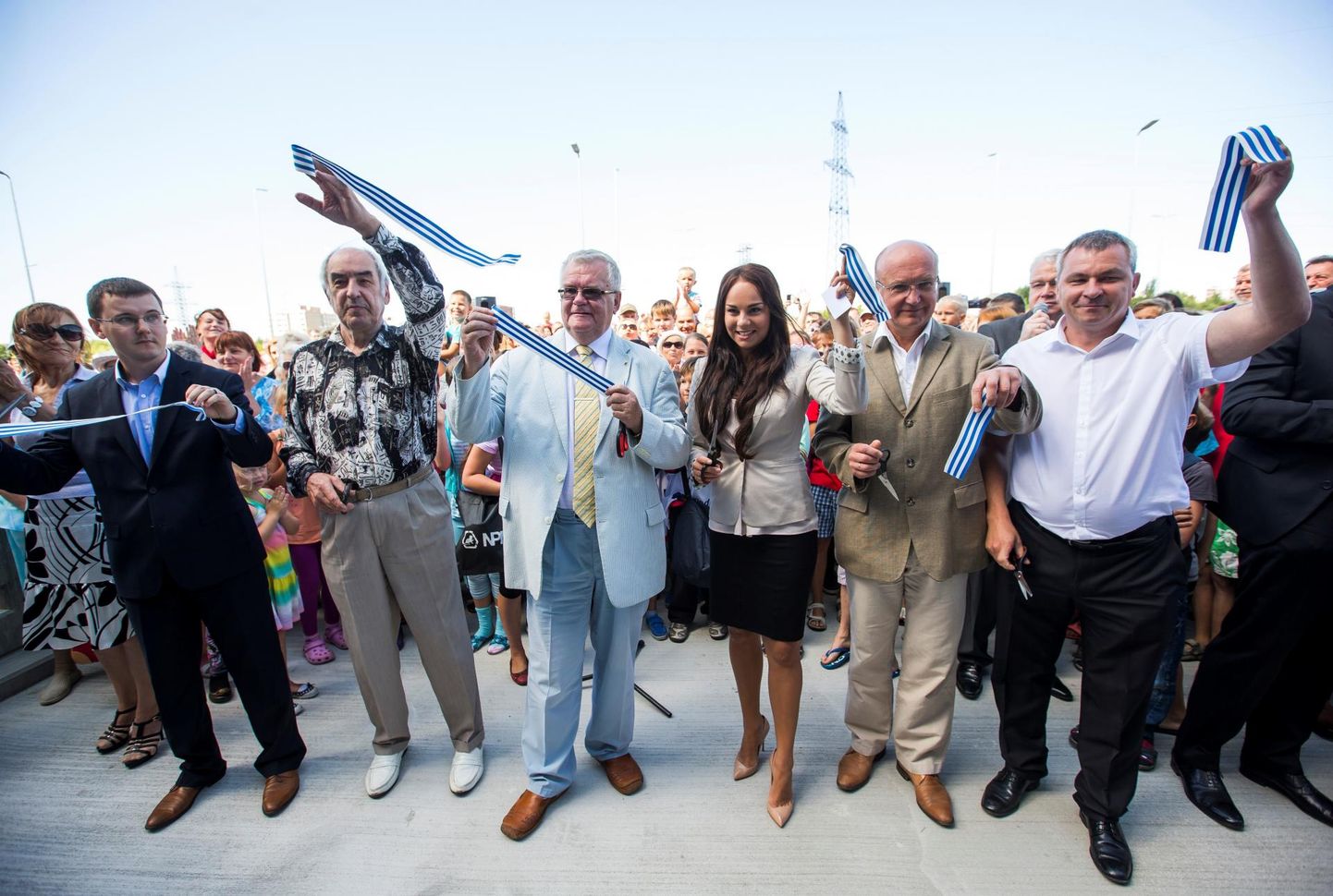 Открытие ледового холла Тондираба в 2014 году. Рядом с мэром Эдгаром Сависааром бывшая фигуристка Елена Глебова и конькобежец-олимпиец Антс Антсон.