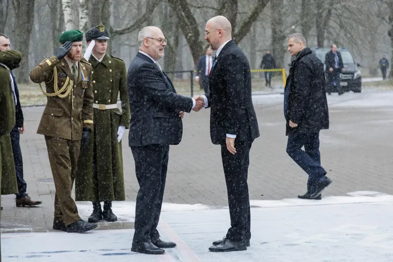 Премьер-министр Украины Денис Шмыгаль встретился с президентом Аларом Карисом в Кадриорге.
