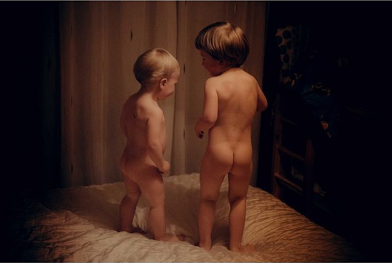 Kadri Kõusaare postitas enda lastest alasti pildid.