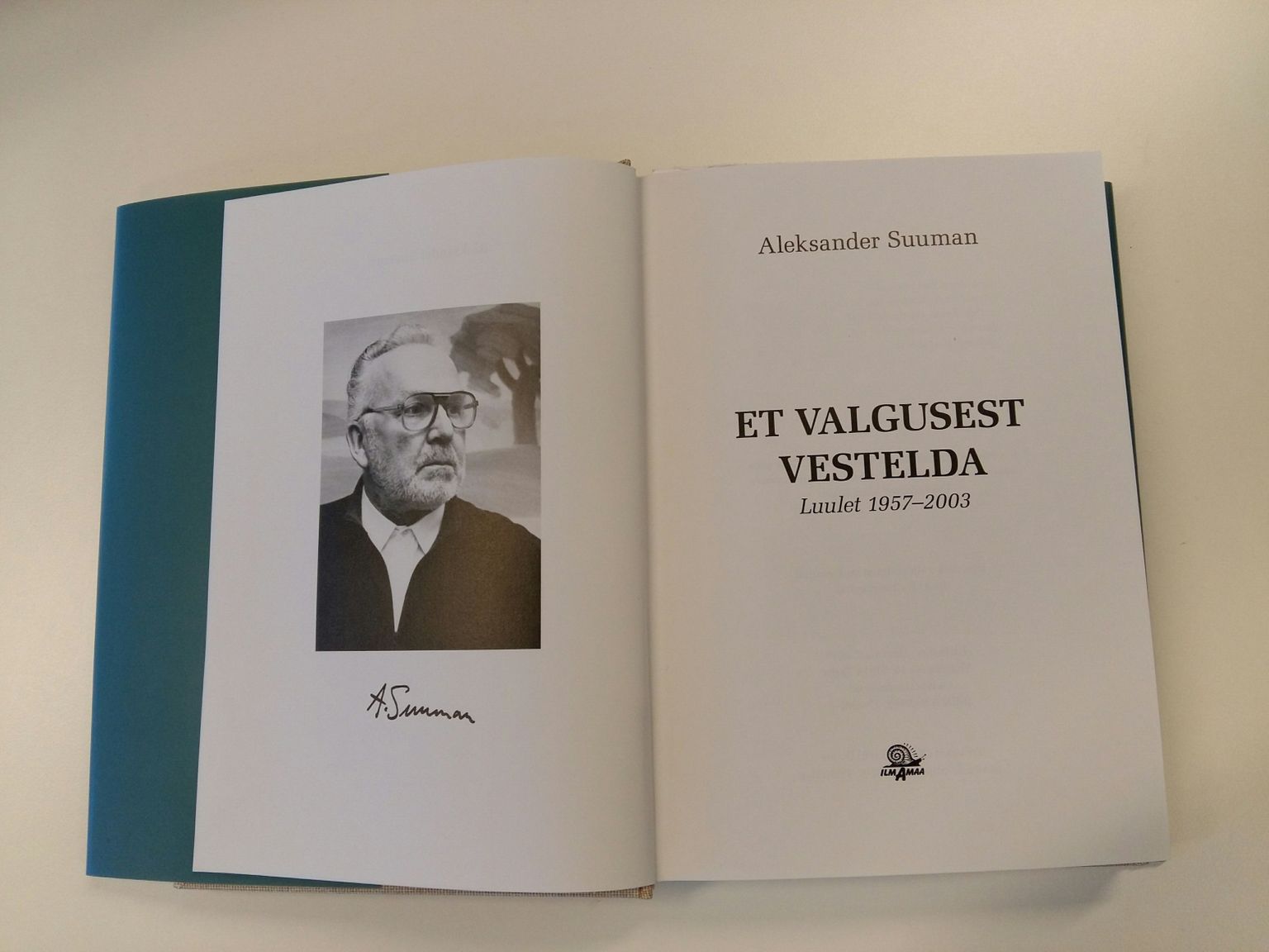 Uus raamat algab Aleksander Suumani fotoportree ja autogrammiga.