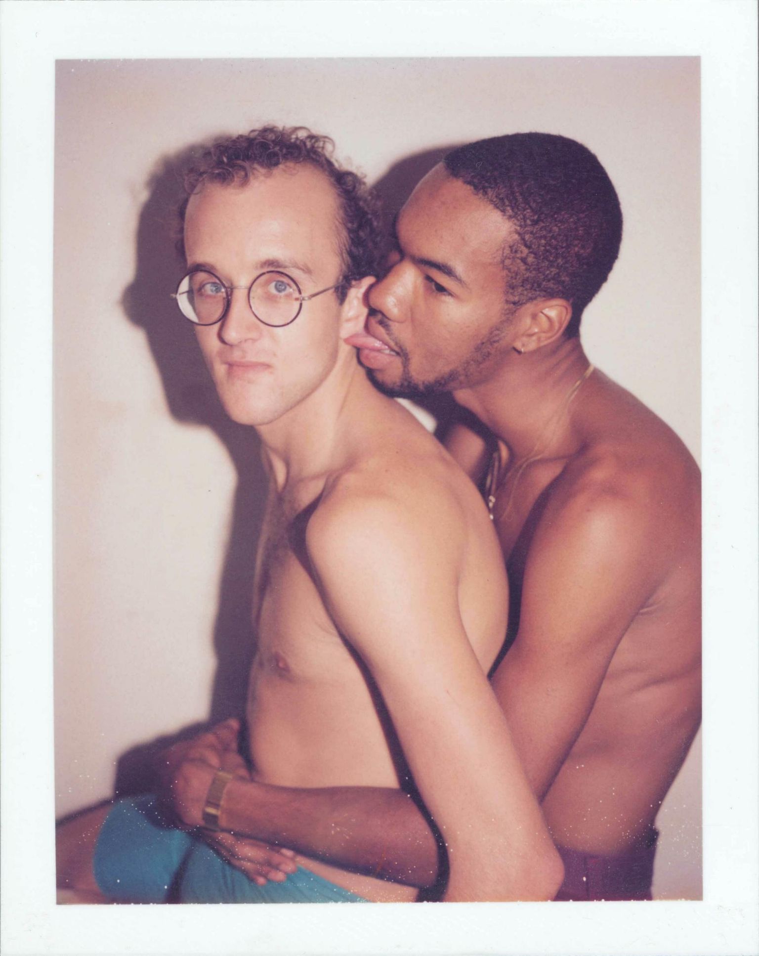 Kunstnik Keith Haring ja tema peika Jean Dubose aastal 1983. Mõlemad surid hiljem aidsi. 