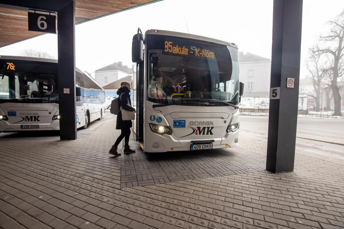 Ministeeriumist tulnud ettepaneku kohaselt kerkiks bussikuukaardi hind Pärnumaal üle poole võrra.