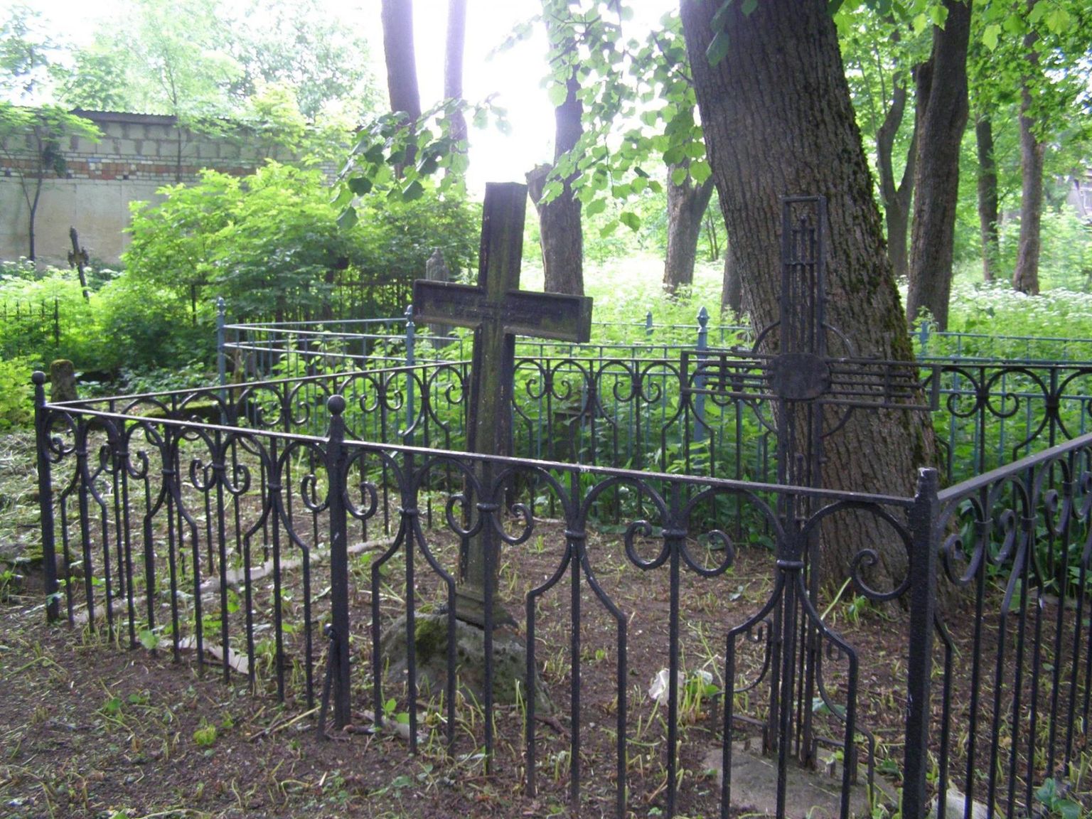 Tapa valla uus kalmistueeskiri kehtib matmiseks avatud kalmistutel. Tapa vana kalmistu (fotol) kohta kõnealune eeskiri ei kehti.
