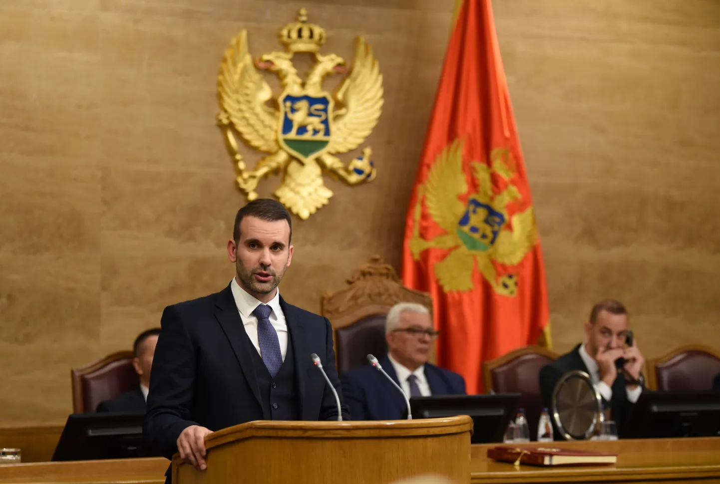 Montenegro valitsusjuhiks kinnitatud Milojko Spajić tutvustab parlamendile oma valitsuse programmi.