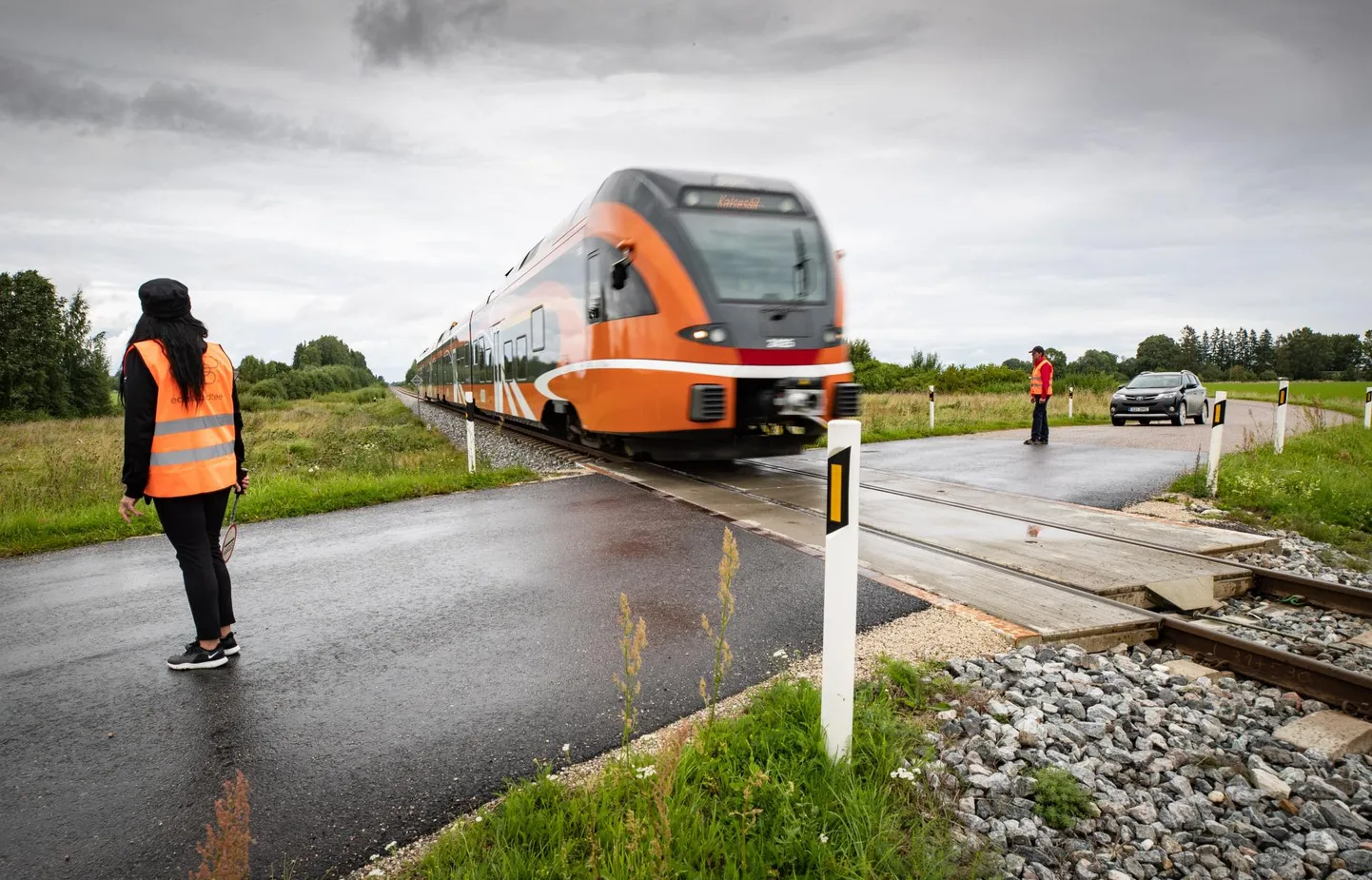 Majandusministeerium kaalus, kas riigil tasuks Edelaraudtee ära osta.