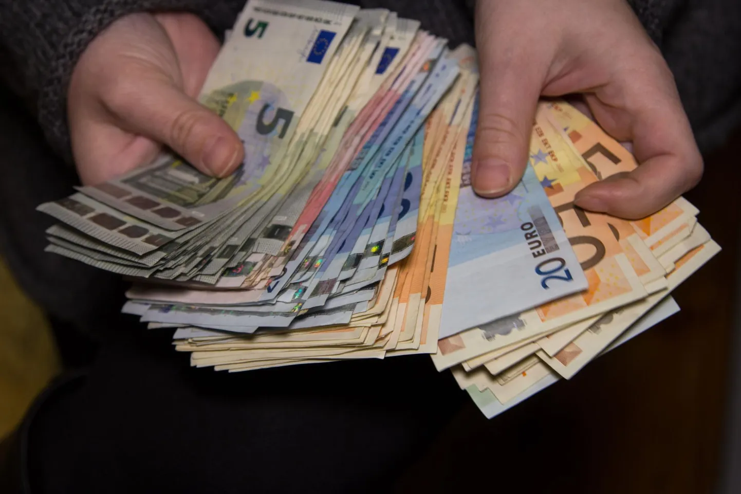Raha väljavõtmiseks kindlustuslepingu ülesütlemise avaldusi on teinud 1316 inimest. Nende keskmine vanus on 68 aastat.
