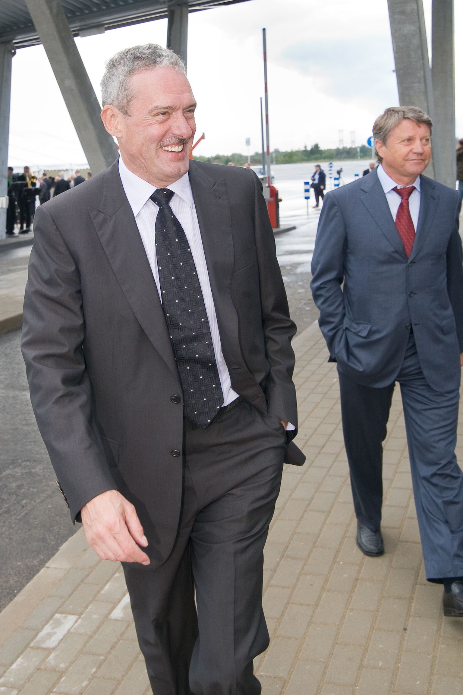 Российский миллиардер Андрей Катков (слева) в Силламяэ в 2011 году.