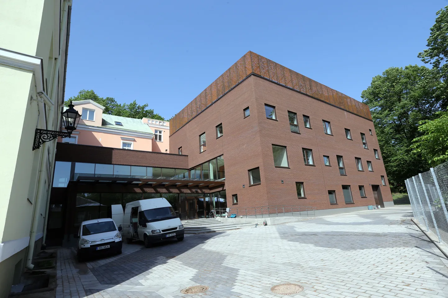 Heino Elleri nimeline Tartu muusikakool.