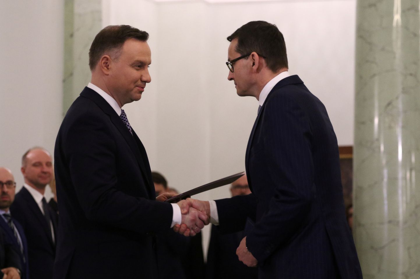 Poola president Andrzej Duda (vasakul) ja valitsusjuhiks tõusev Mateusz Morawiecki eile Varssavis presidendipalees.