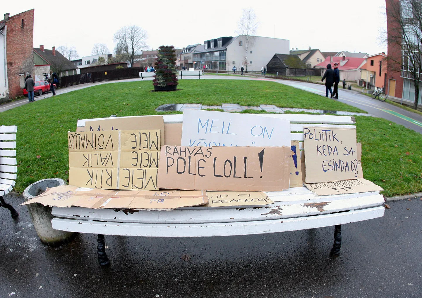 Protestijate plakatid. Foto on illustreeriv.