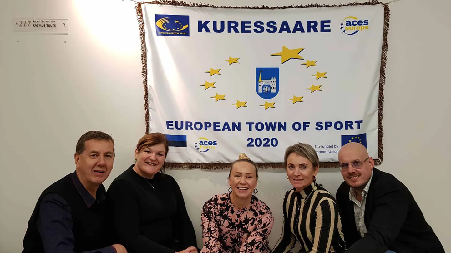 KAHTLUSE ALL on ka projektiga Spordipealinn 2020 tehtud kulutused ja projekti tulemuslikkus üldse. Fotol vasakult Aarne Põlluäär, Helle Kahm, Kristel Peel, Aivi Auga ja nädala eest ametist lahkunud Rasmus Tüüts.