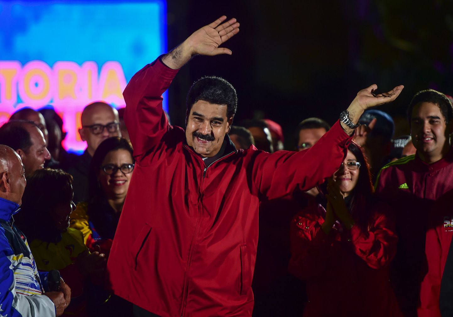 Venezuela president Nicolas Maduro võitu väja kuulutamas.