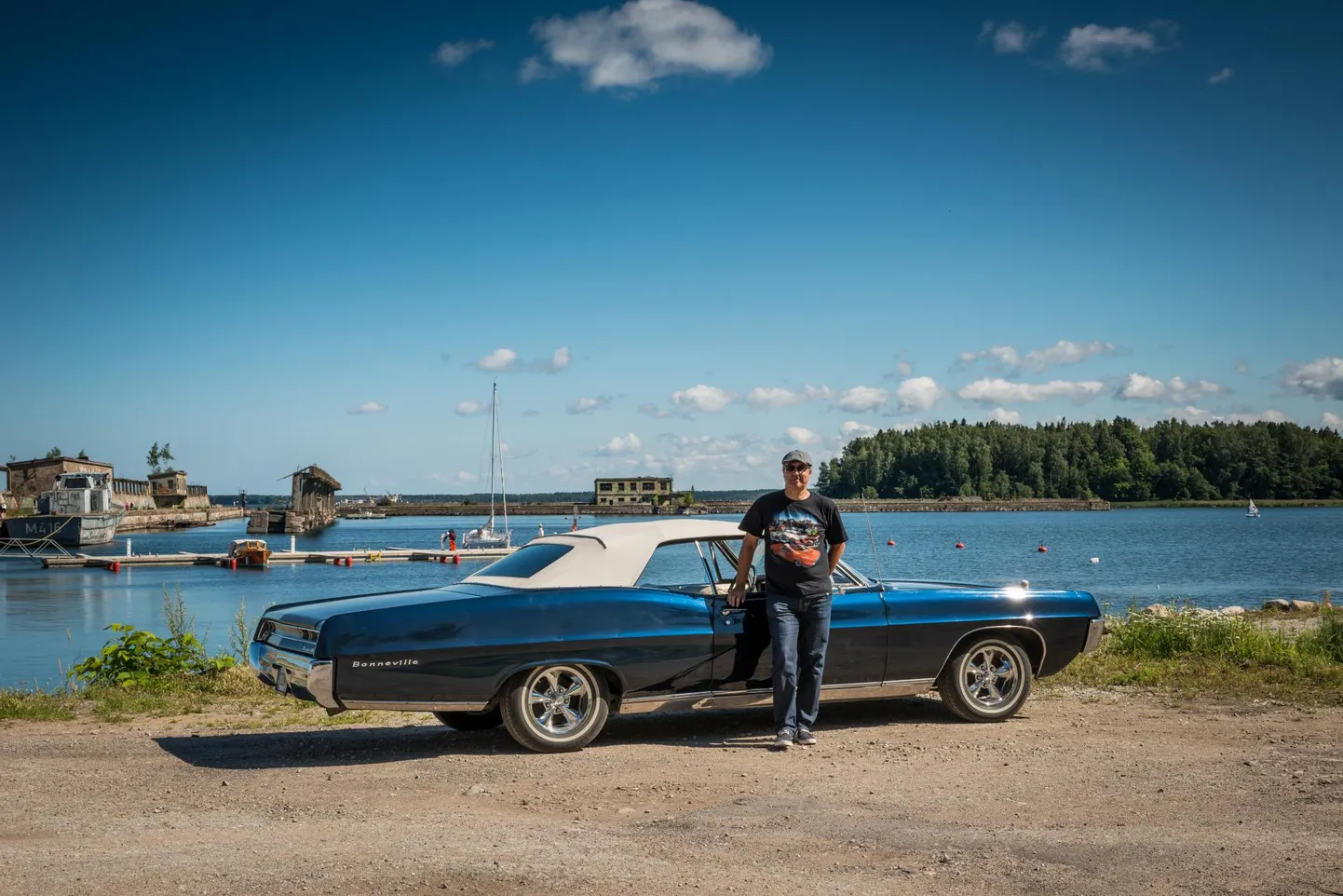 Pontiac Bonneville ja selle omanik Rene Toming.