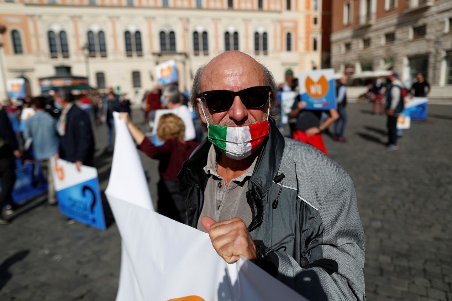 Meeleavaldajad protestimas Roomas uute koroonapiirangute vastu.