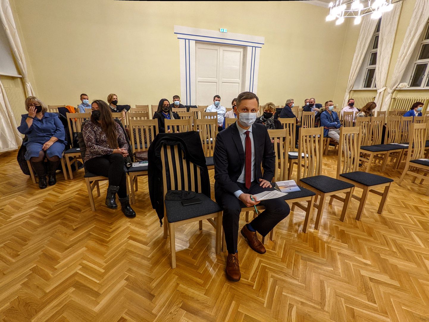 За Дмитрия Дмитриева проголосовали десять членов волостного собрания.