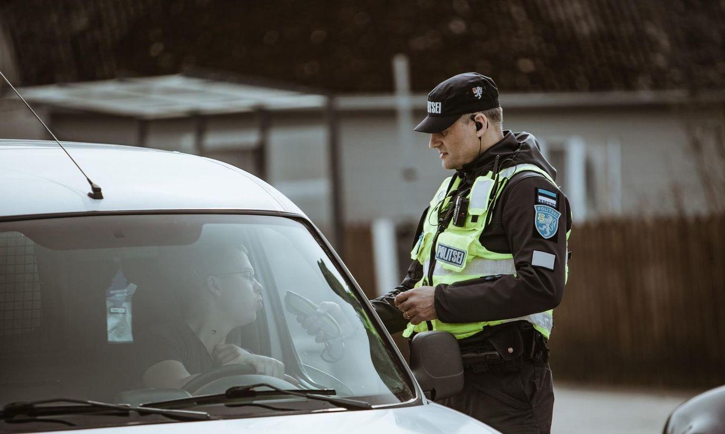 Politseil oli üksjagu tööd Pärnust väljaspool aasta esimestel tundidel ja ilmselt tuleb nädalavahetuselgi tavalisest rohkem väljakutseid.