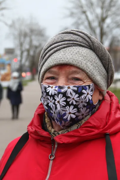 Людмила редко выходит из дома, поэтому не чувствует себя в опасности.