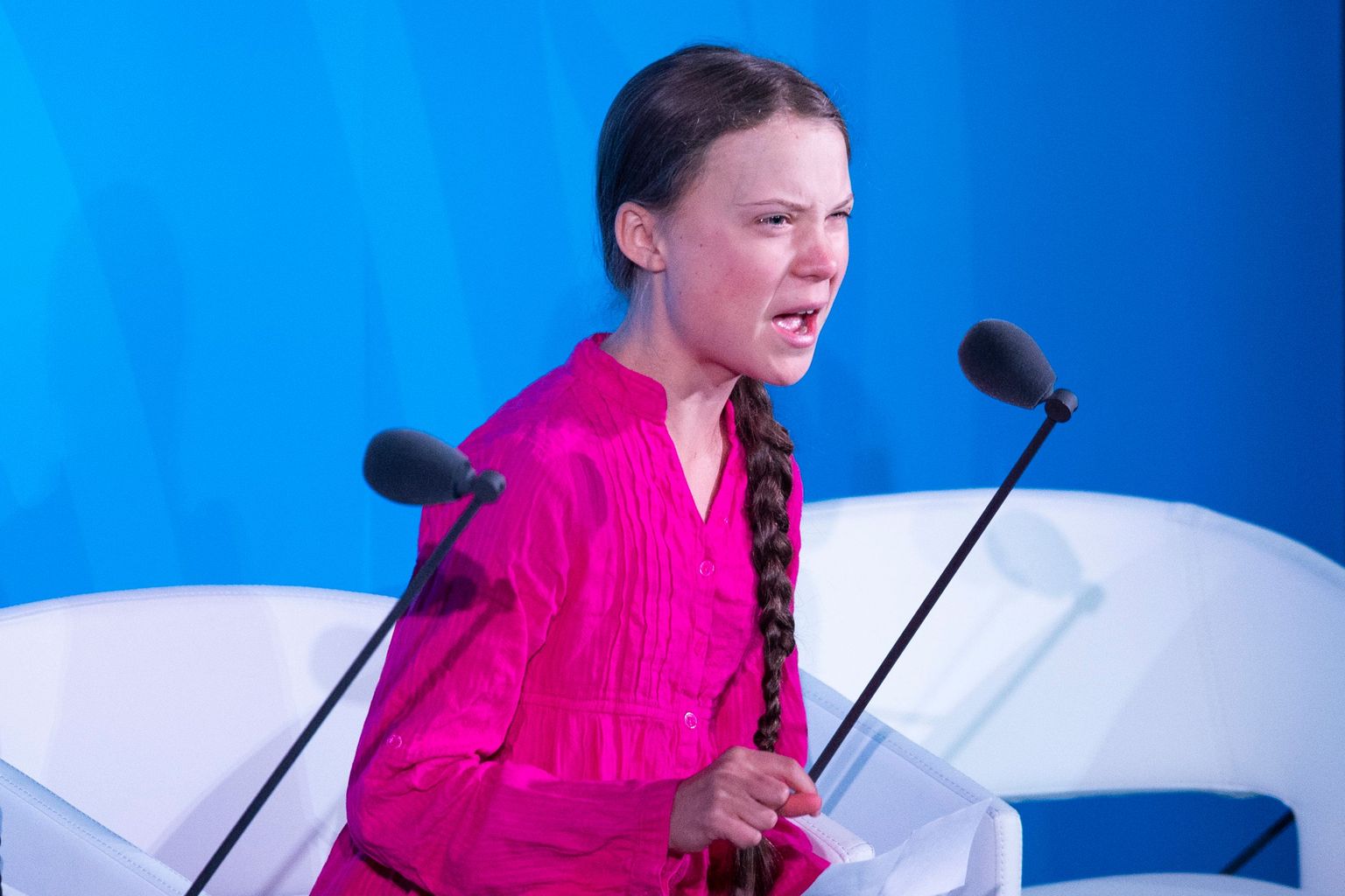 Greta Thunberg ÜRO kliimatippkohtumise kõnepuldis.