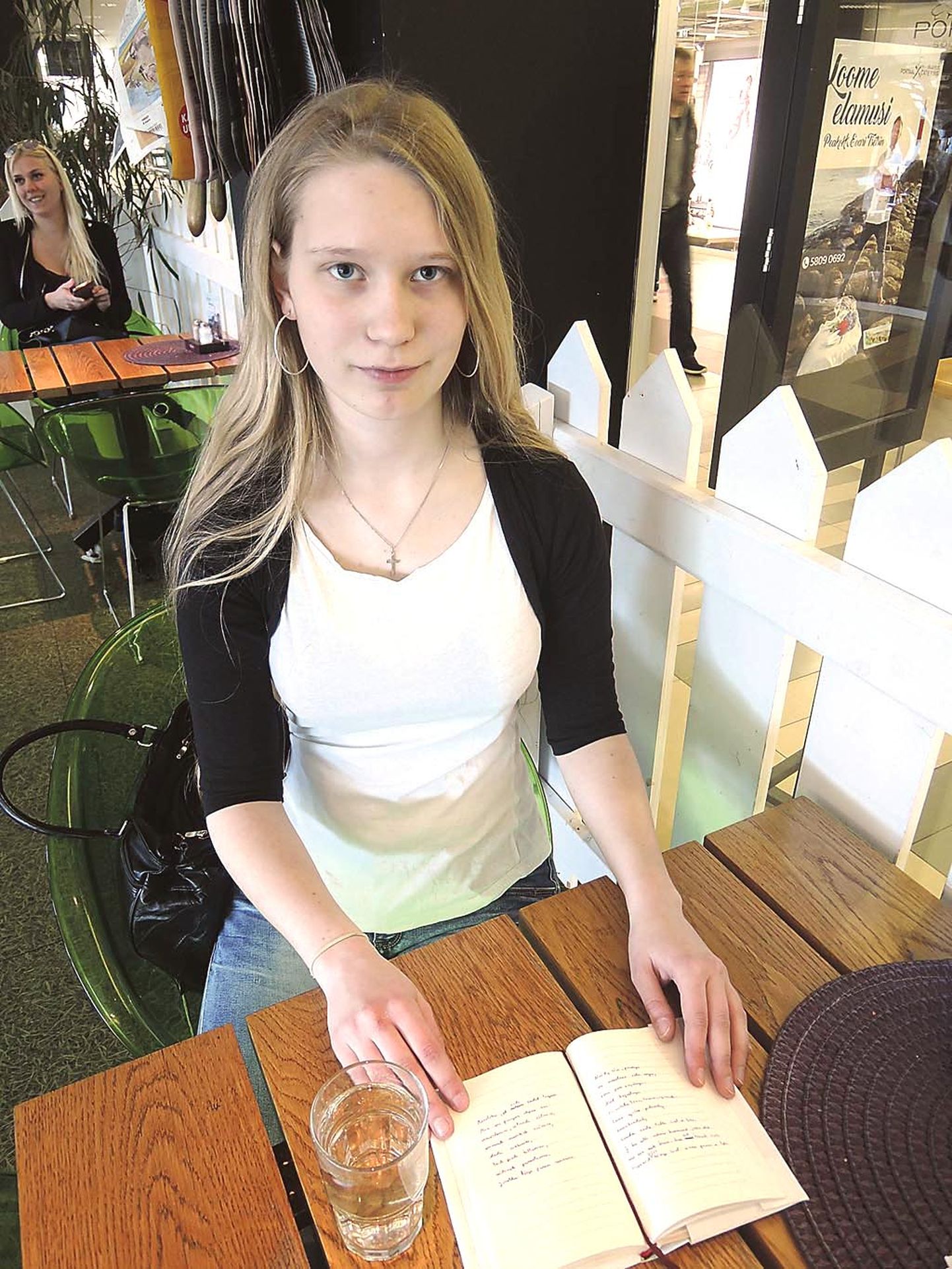 Noor kirjanik Maarja Ventsel loeb palju romaane.