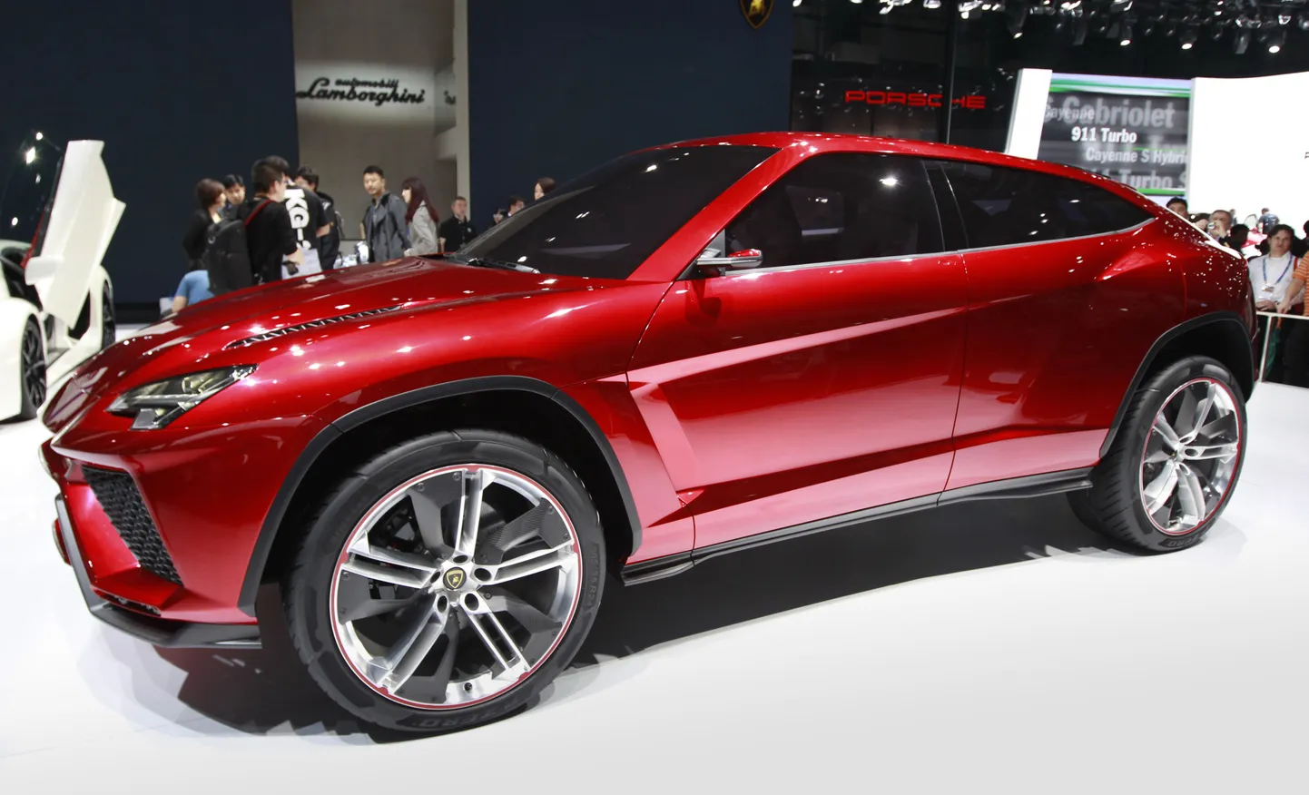 Lamborghini Urus jõuab tootmisesse