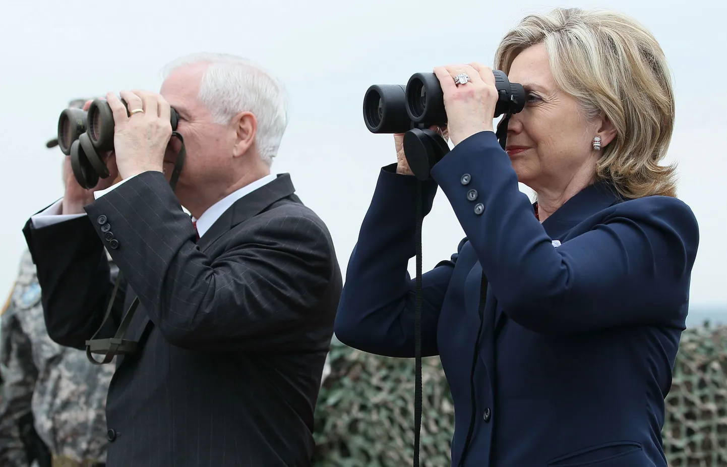 USA kaitseminister Robert Gates ja välisminister Hillary Clinton demilitariseeritud tsoonis.