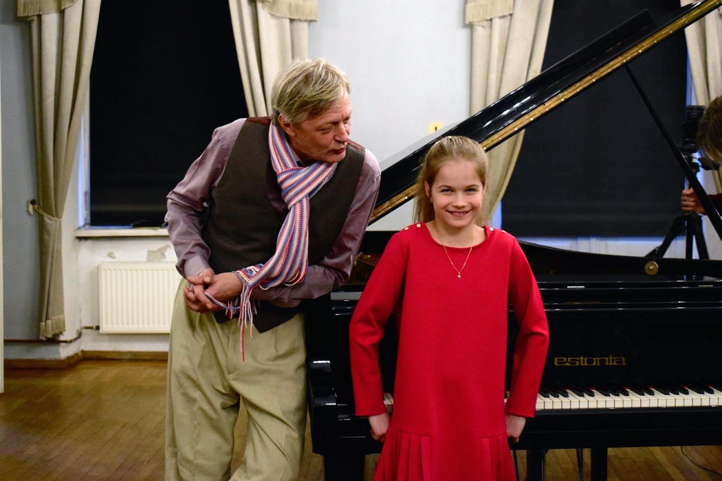 Käru tüdruk Maria Palling teeb kaasa üle-eestilises kontsertetenduses, mille lugu klaveriloomadest aitab jutustada näitleja Margus Tabor.