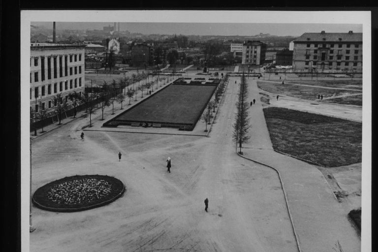 Вид со стороны театра «Эстония» в 1946 году. Пространство выглядит непривычно открытым, потому что многие здания еще не построены.